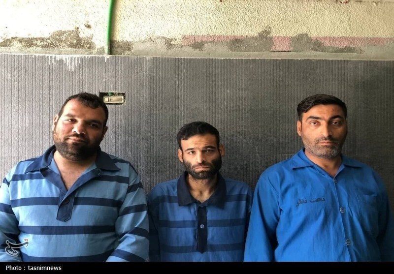 سارقان مأمورنما در دام پلیس ری/تصاویر بدون پوشش متهمان منتشر شد