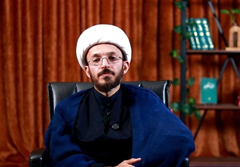 عظمت انقلاب اسلامی نباید در حجاب معاصرت فراموش شود