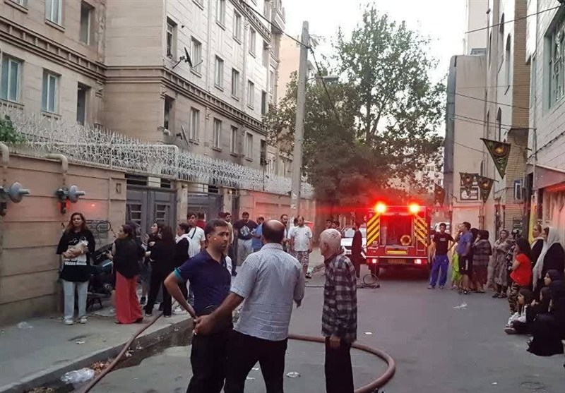 مهار آتشسوزی در مجتمع مسکونی در خیابان پاسدار گمنام تهران