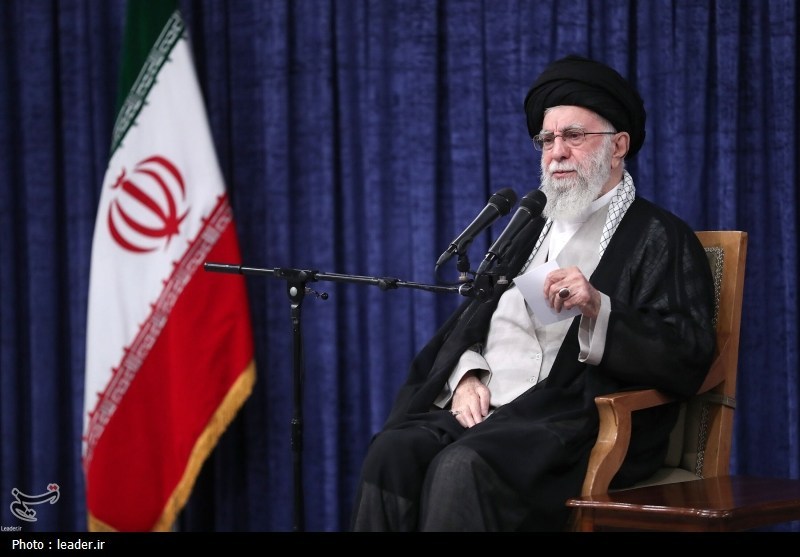 الإمام الخامنئی: یجب عدم إفلات المجرمین من العقاب.. الله تعالى ضمن النصر للشعب الإیرانی