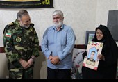 دیدار فرمانده نیروی زمینی ارتش با خانواده شهدای لرستان
