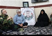 دیدار فرمانده نیروی زمینی ارتش با خانواده شهدای لرستان