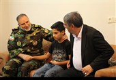 دیدار فرمانده نیروی زمینی ارتش با خانواده شهدای لرستان