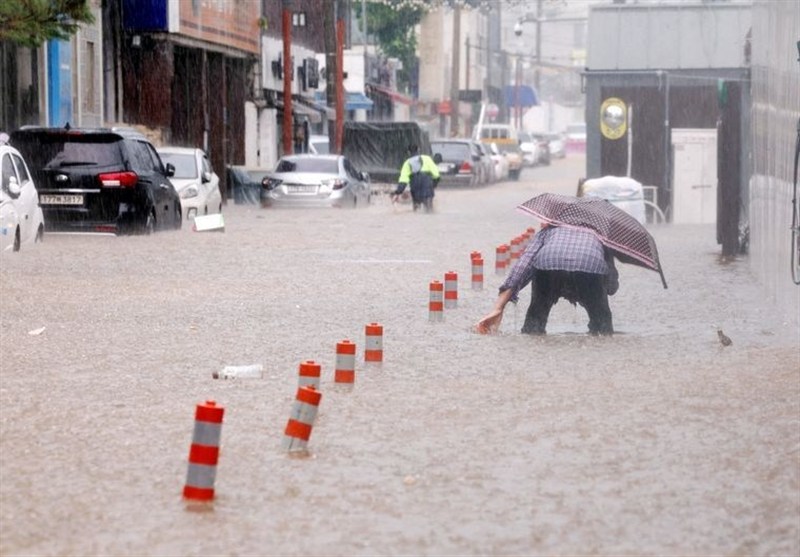 South Korea Lashed by Heavy Rain, Two Dead, over 1,000 Evacuated