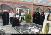 تجدید بیعت اعضای دفتر نظارت شورای نگهبان کاشان با شهدا+تصاویر