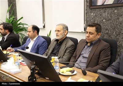 دیدار وزیر کار با تولیدکنندگان زنجان
