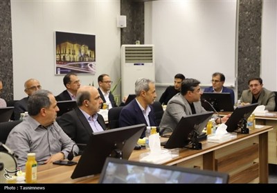 دیدار وزیر کار با تولیدکنندگان زنجان