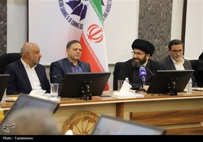 دیدار وزیر کار با تولیدکنندگان زنجان