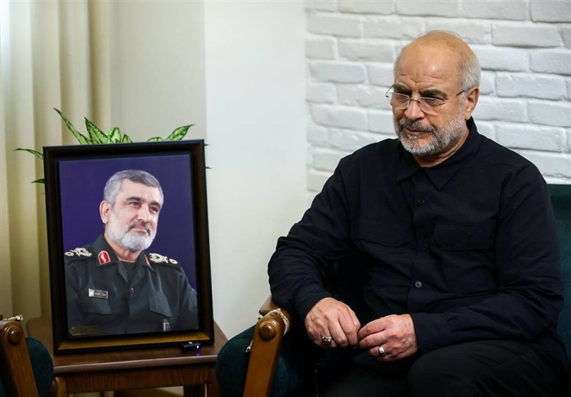 حضور قالیباف در منزل سرلشکر شهید امیرعلی حاجیزاده