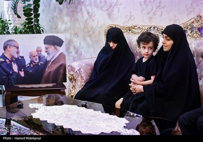 حضور رئیس مجلس در منزل شهیدان طهرانچی، شادمانی و حاجی‌زاده