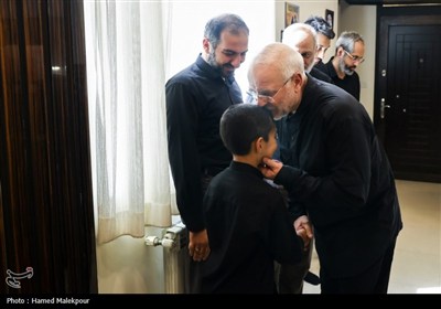 حضور رئیس مجلس در منزل شهیدان طهرانچی، شادمانی و حاجی‌زاده