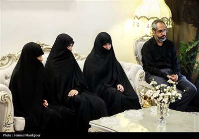 حضور رئیس مجلس در منزل شهیدان طهرانچی، شادمانی و حاجی‌زاده