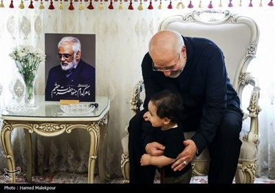 حضور رئیس مجلس در منزل شهیدان طهرانچی، شادمانی و حاجی‌زاده