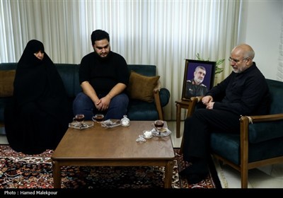 حضور رئیس مجلس در منزل شهیدان طهرانچی، شادمانی و حاجی‌زاده