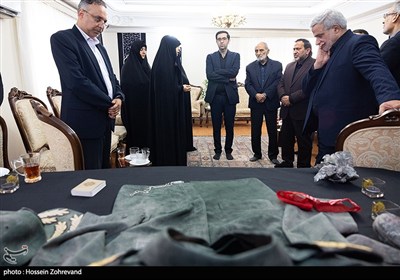 دیدار جمعی از مدیران رسانه‌های کشور با خانواده شهید سلامی
