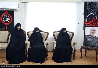دیدار جمعی از مدیران رسانه‌های کشور با خانواده شهید سلامی