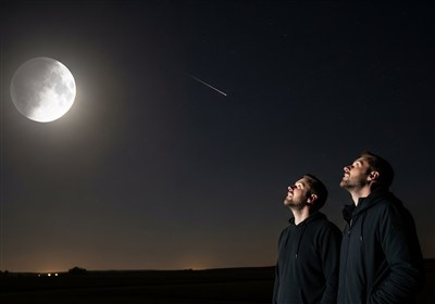 بارش،شهابي،ماه،آسمان،اوج،ديدن،شب،1404،طلوع،نور،شهاب،نجوم،مرد ...