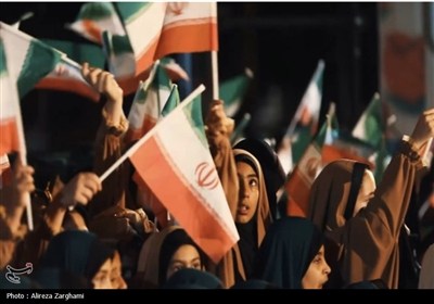 همخوانی سرود ملی &#171;ای ایران&#187; توسط نوجوانان قزوینی