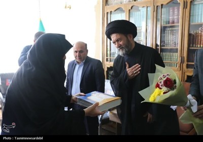 دیدار خانواده‌های اهداکننده عضو با نماینده ولی فقیه در اردبیل