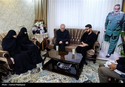 حضور رئیس مجلس در منزل سرداران شهید رشید، سلامی و محققی