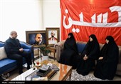 حضور رئیس مجلس در منزل سرداران شهید رشید، سلامی و محققی