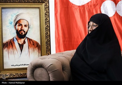 حضور رئیس مجلس در منزل سرداران شهید رشید، سلامی و محققی