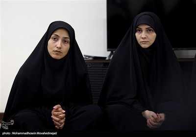دیدار جمعی از چهره های رسانه ای زنان با خانواده شهید باقری