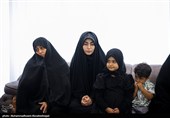 دیدار جمعی از چهره های رسانه ای زنان با خانواده شهید باقری