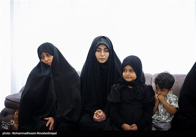 دیدار جمعی از چهره های رسانه ای زنان با خانواده شهید باقری