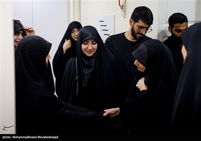 دیدار جمعی از چهره های رسانه ای زنان با خانواده شهید باقری