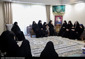 دیدار جمعی از چهره های رسانه ای زنان با خانواده شهید باقری