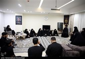 دیدار جمعی از چهره های رسانه ای زنان با خانواده شهید باقری