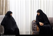 دیدار جمعی از چهره های رسانه ای زنان با خانواده شهید باقری
