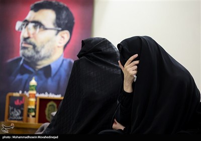 دیدار جمعی از چهره های رسانه ای زنان با خانواده شهید باقری