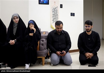 دیدار جمعی از چهره های رسانه ای زنان با خانواده شهید باقری