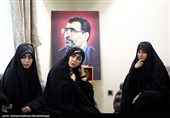 دیدار جمعی از چهره های رسانه ای زنان با خانواده شهید باقری