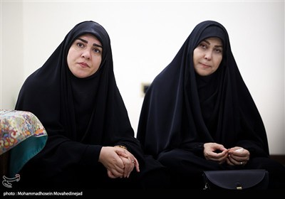 دیدار جمعی از چهره های رسانه ای زنان با خانواده شهید باقری