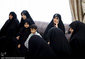 دیدار جمعی از چهره های رسانه ای زنان با خانواده شهید باقری