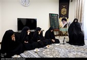 دیدار جمعی از چهره های رسانه ای زنان با خانواده شهید باقری