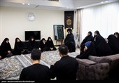 دیدار جمعی از چهره های رسانه ای زنان با خانواده شهید باقری