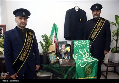 تجلیل خادمان حرم بانوی کرامت از خانواده سه شهید دفاع مقدس 12 روزه