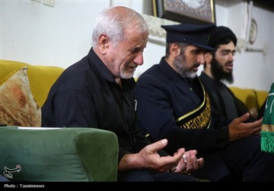 تجلیل خادمان حرم بانوی کرامت از خانواده سه شهید دفاع مقدس 12 روزه