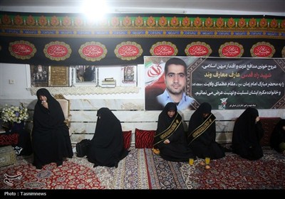 تجلیل خادمان حرم بانوی کرامت از خانواده سه شهید دفاع مقدس 12 روزه
