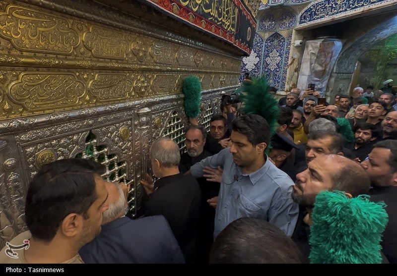 رئیس‌جمهور به زیارت حرم حضرت معصومه(س) مشرف شد/ادای احترام به شهید ایزدی