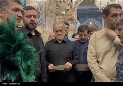 تشرف رئیس جمهور به زیارت حضرت فاطمه معصومه(س)