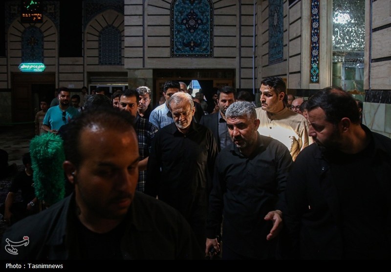 رئیس‌جمهور به زیارت حرم حضرت معصومه(س) مشرف شد/ادای احترام به شهید ایزدی