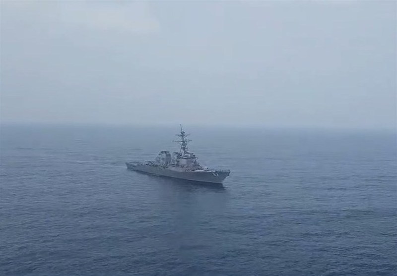İran Donanmasından Umman Denizinde Amerikan Destroyerine Sert Uyarı