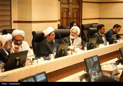 نشست هم اندیشی فضلای حوزه علمیه قم با رئیس جمهور