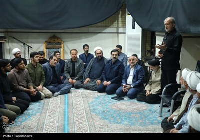 دیدار پزشکیان با نمایندگان قم و طلاب کرمانی