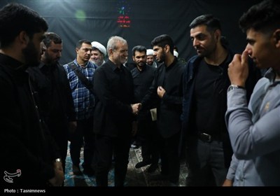 دیدار پزشکیان با نمایندگان قم و طلاب کرمانی